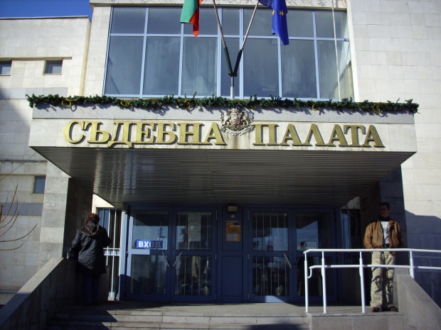 Мъж от Добрич спечели дело срещу банка за надвзети лихви