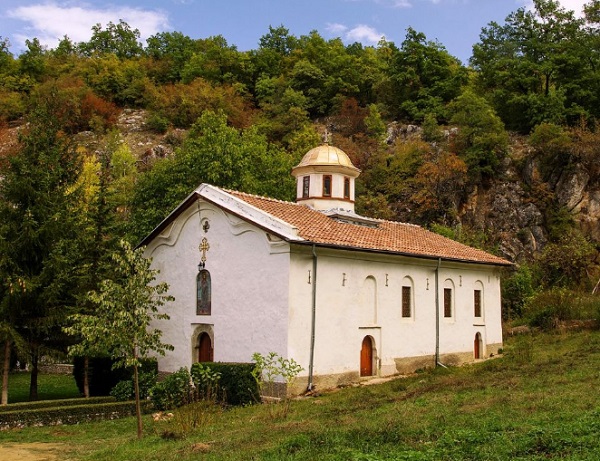 Жабленският манастир предлага квасен хляб и истинско кисело мляко