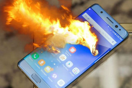 Смартфоните "Галакси" се самозапалзвали заради проблеми с батериите