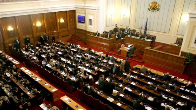 Депутатите заседават извънредно на 24 януари