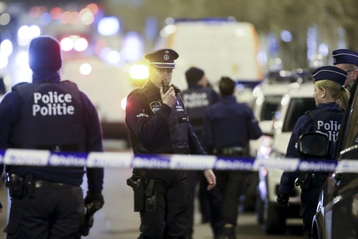 Полицията в Брюксел претърсва квартали със смесено население