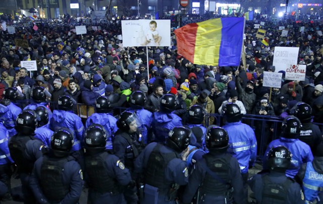 Румънските протести срещу амнистията за корумпирани чиновници не стихват