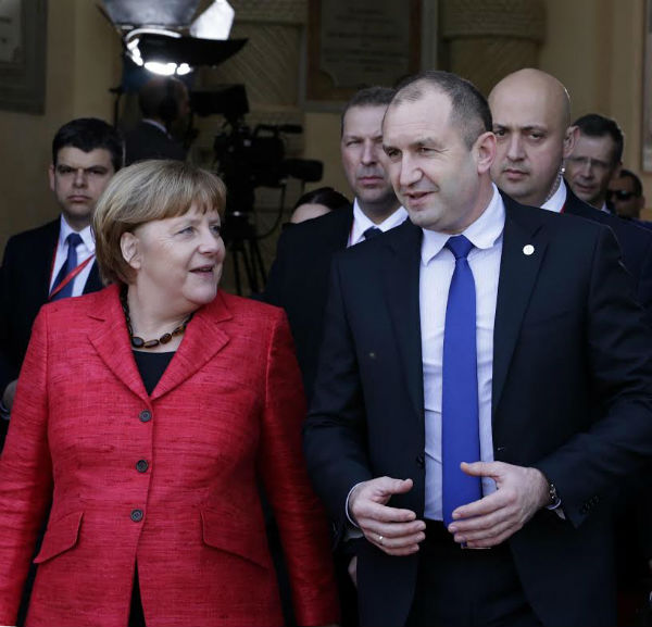 Румен Радев разговаря с Меркел за миграционния натиск към Европа