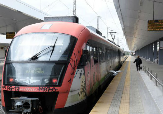 Заради кражба на кабели влаковете от София тръгват със студени купета
