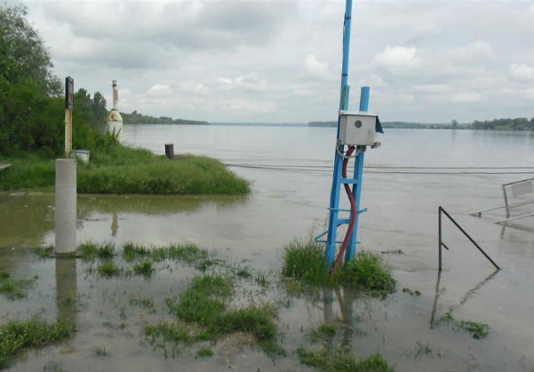 Дунав повишава нивото си и залива острови