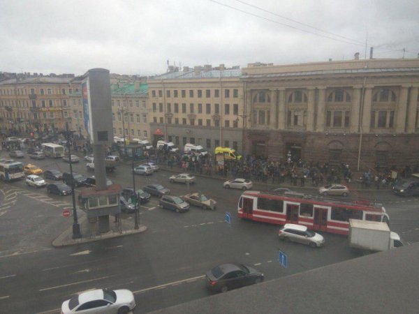 Взривове разтърсиха метрото в Санкт Петербург, има жертви