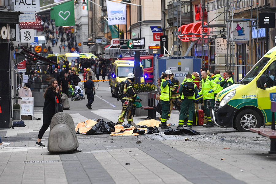 Атентат с камион разтърси центъра на Стокхолм