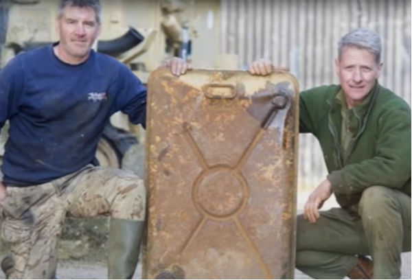 Късметлия! Британски колекционер намери златни слитъци в съветски танк