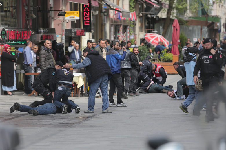 Полицията в Истанбул използва гумени куршуми срещу демонстранти