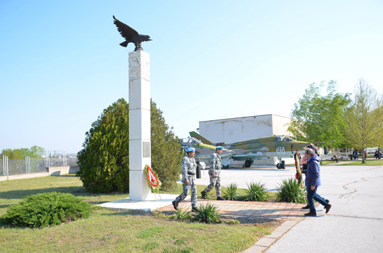 Музеят на авиацията ще работи със вход свободен за празника на армията