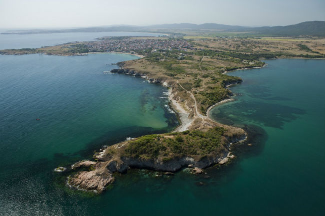 Започнаха разкопките на полуостров Червенка до  Черноморец