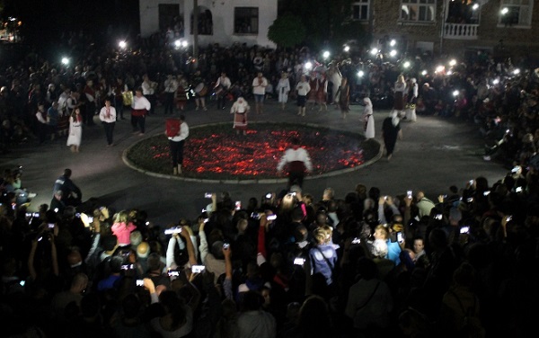 Истинските нестинари отбелязаха празника си в Българи