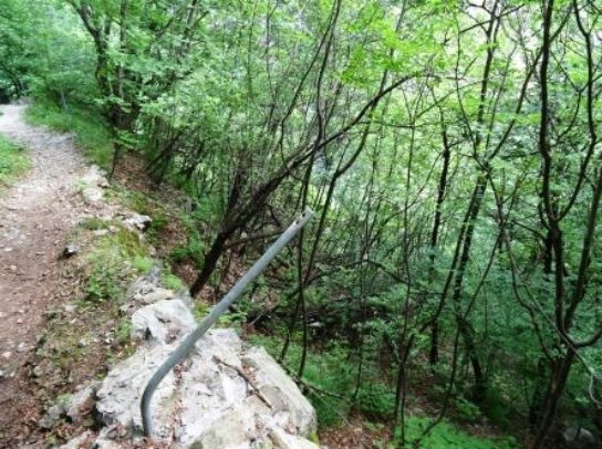Вандали са откраднали металното въже от обезопасителния парапет по маршрут в резервата „Стара река“