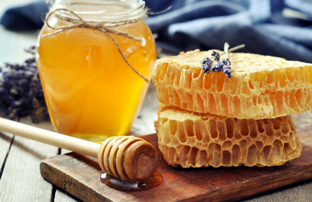 Евтин мед от Украйна и Бразилия срива цената на българското производство