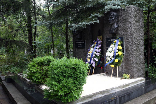 Погребението на Гунди и Котков сваля от поста му тогавашния вътрешен министър