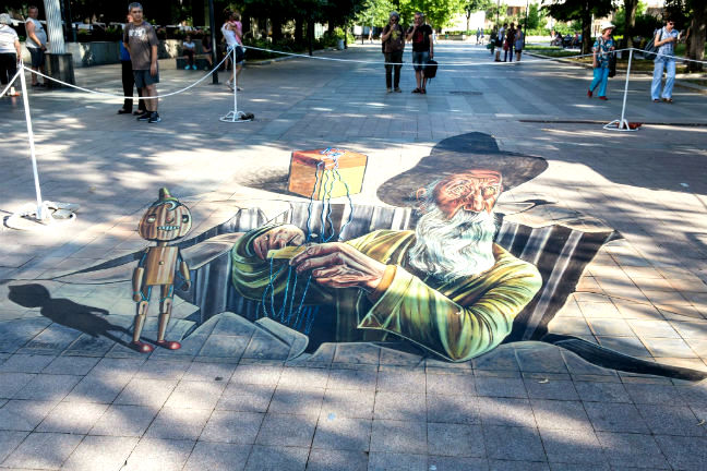 Четири триизмерни улични картини украсиха русенски  площад