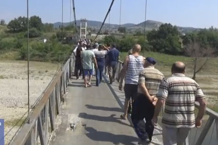 Стар и разбит мост изкара на протест жителите на кирковското село Еровете