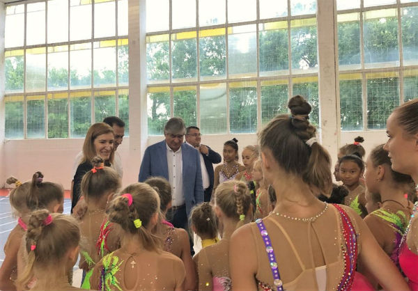 Министър Ангелкова и руския посланик Макаров провериха детските лагери в Приморско и Китен