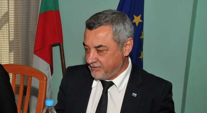 Вицепремиерът Валери Симеонов ще се срещне с граждани от Пловдив заради проблеми с ромите