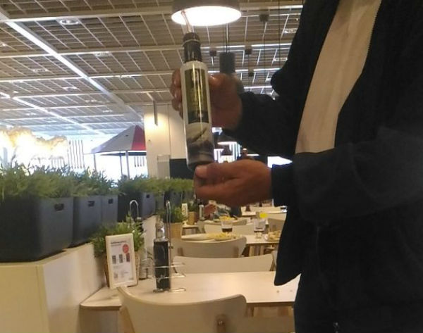 Възмутително! В ресторанта на "Икеа" сервират зехтин, произведен през 2014 г.