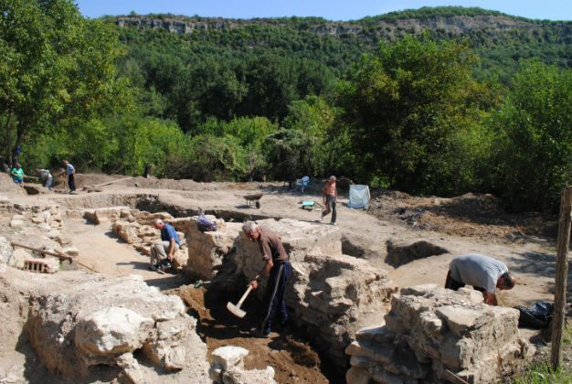Търновски археолози разкопават два църковни обекта от времето на Асеневци