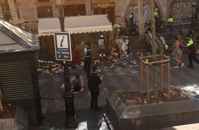 Терористичен акт в Барселона - ван помете пешеходци в центъра на града