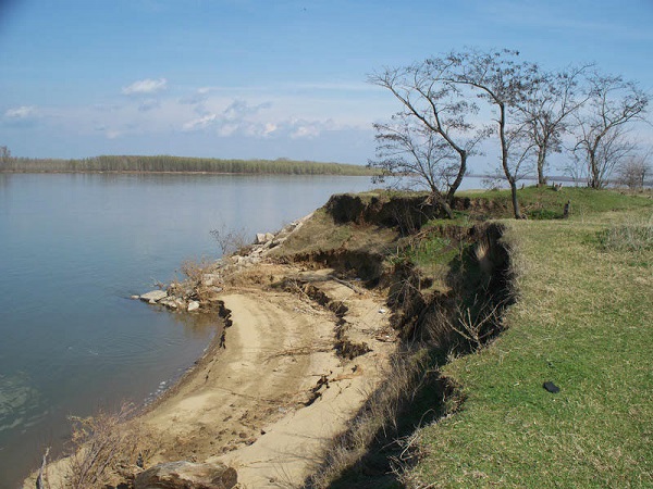 Ерозията разяжда българския бряг на река Дунав