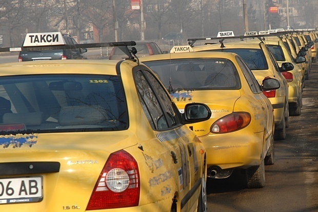 Таксиметровите шофьори ще си правят събор в географския център на България