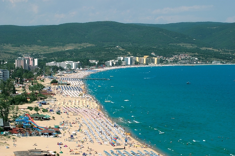 Българските плажове са територия на беззаконието, а Слънчев бряг се е превърнал в корупционно гнездо