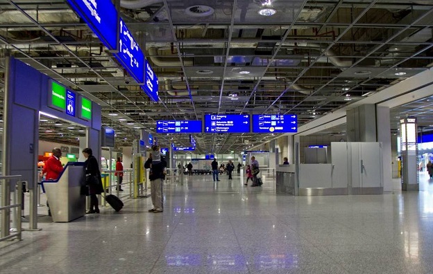 Атака със сълзотворен газ на летището във Франкфурт