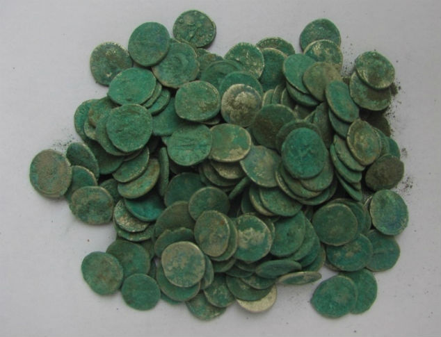 Търси се кой открадна стотици монети от намерено в Мездра съкровище