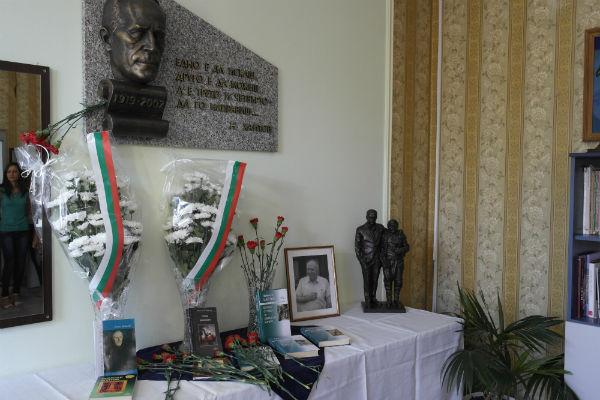 НФСБ в Бургас отбеляза 98 години от рождението на Николай Хайтов