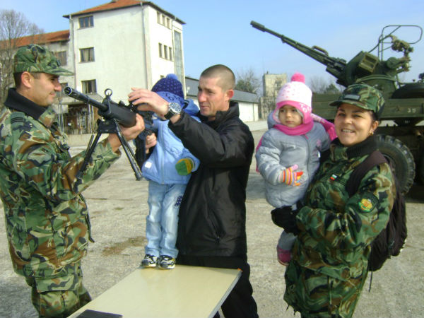 Сухопътните войски организират турнир по стрелба за празника си