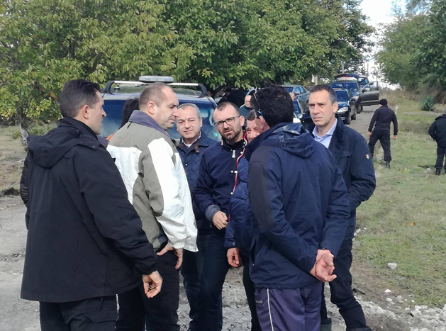 И президентът обиколи пострадалите от наводнението населени места в Бургаско