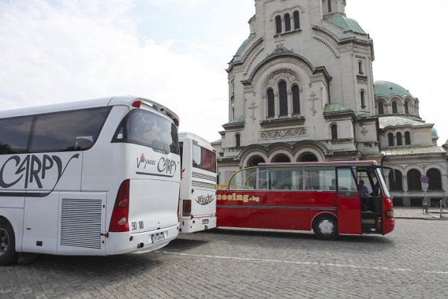 Гонят автобусите от площада пред храм-паметника "Св. Александър Невски" в столицата