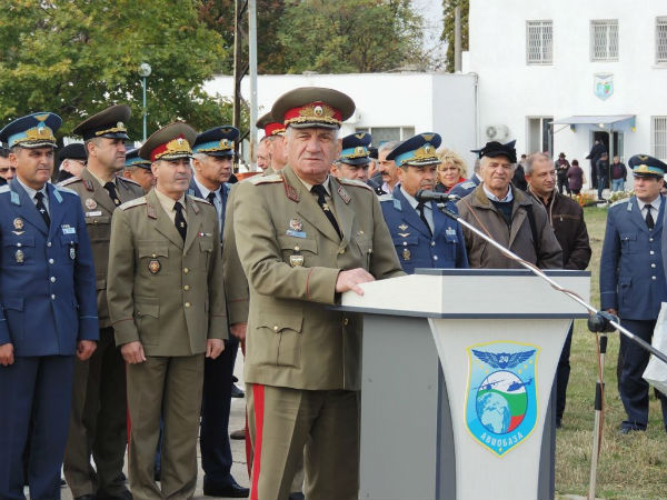 Генерал-лейтенант Андрей Боцев похвали личния състав на 24-а авиационна база
