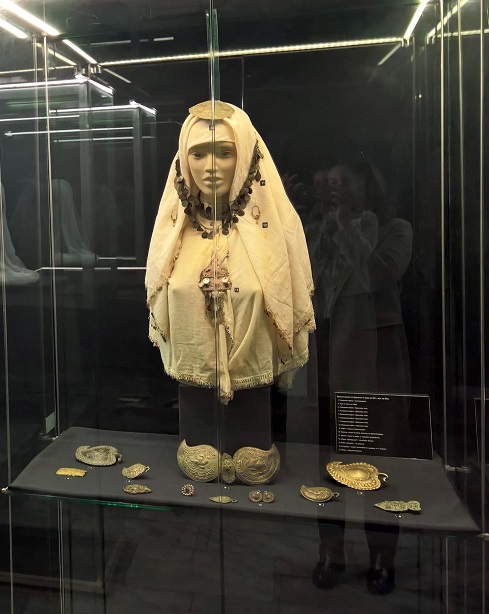 Изложба представя тетенденциите в развитието на дамските бижута от древността до наши дни