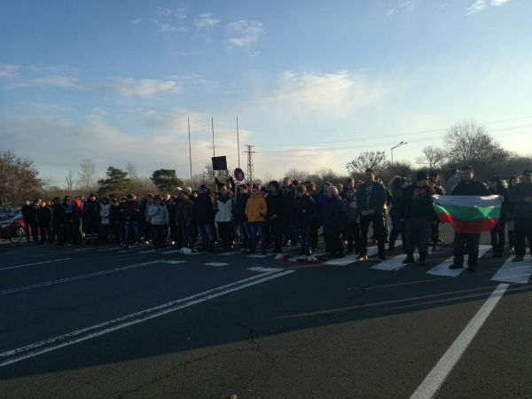 Десетки излязоха на протест край Атия срещу убийствата на пътя