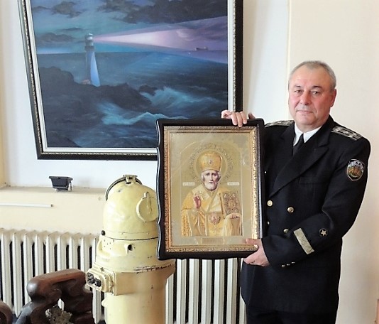 Капитан І ранг Евгени Луканов бе изпратен в запаса с адмиралтейска грамота и икона на св. Николай