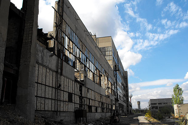 Най-големият стъкларски завод в страната окончателно остана в историята