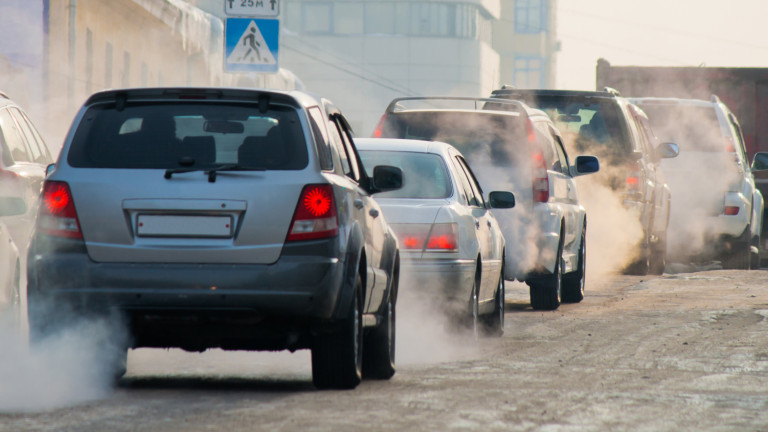 Първо в София: Спират от движение стари автомобили, които замърсяват въздуха