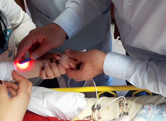 УМБАЛ-Бургас се сдоби с апарат за лесно намиране на вените при децата