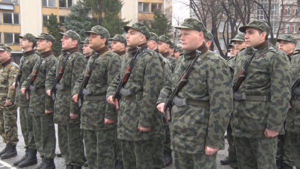 МО обяви нов прием на кандидати за обучение по начална военна подготовка