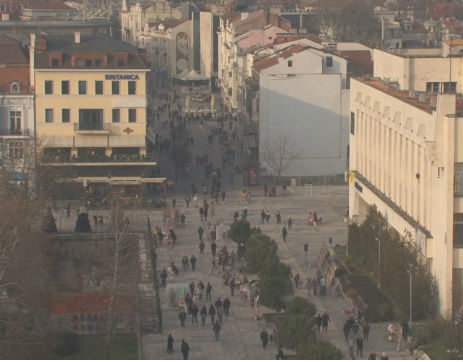 Реститути оградиха част от централния площад в Пловдив