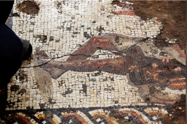 Уникална мозайка на 1800 години откриха археолози при разкопки в Кесария