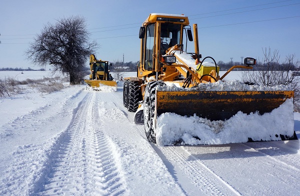 600 снегорини разчистват пътищата, където има снеговалеж
