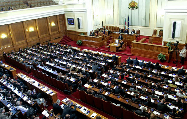 Парламентът отхвърли ветото на държавния глава върху поправки, които касаят земеделските земи