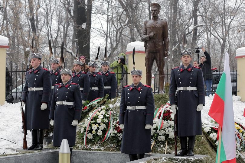 Откриха паметника на големия български пълководец и военен стратег полк. Борис Дрангов