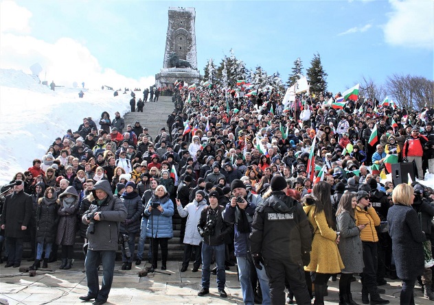 Хиляди изкачиха Шипка за тържествата по случай националния ни празник