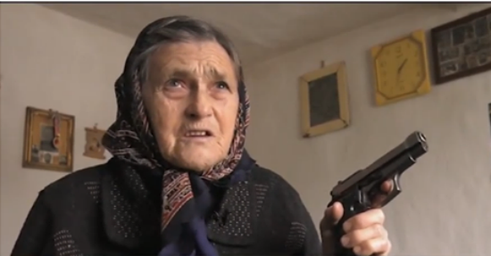 Въоръжена до зъби, баба Мара държи крадците на разстояние от дома си